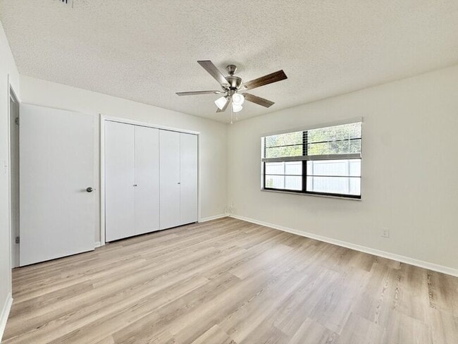 Building Photo - 5212 Peach Ave