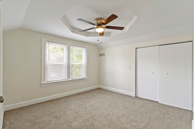 Building Photo - 1537 E Legrande Ave