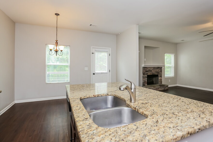 Building Photo - 214 Bethany Manor Ct