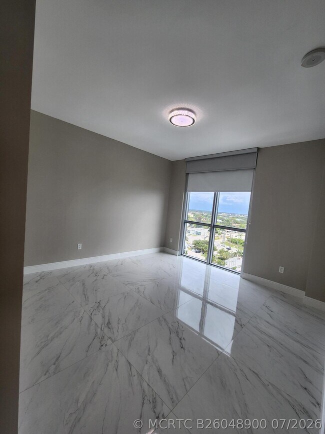 Building Photo - 17301 Biscayne Blvd