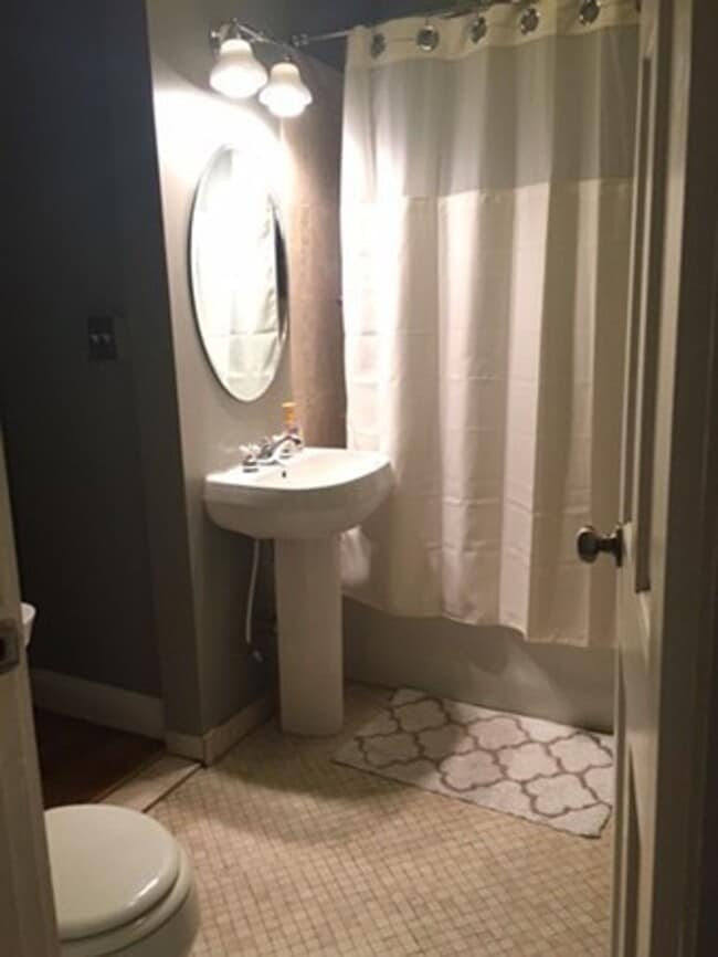 Building Photo - SEPTEMBER 1 - Brookline 3 BR 2 BA