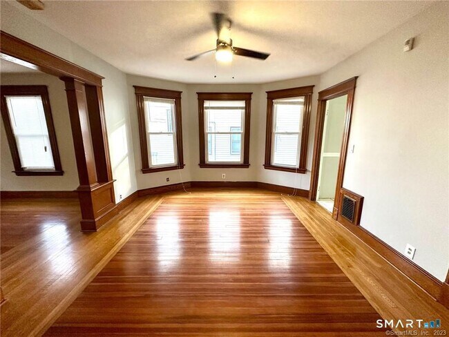 Building Photo - 492 Stanley St