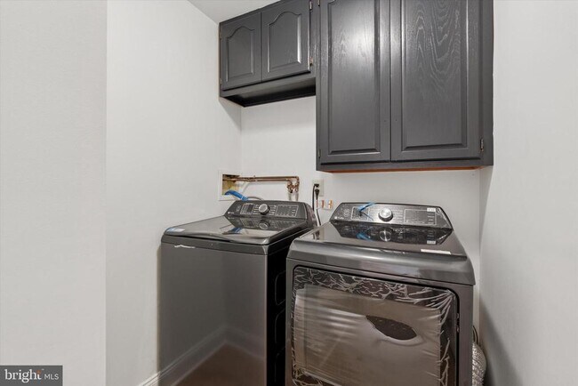 Building Photo - 235 Copper Beech Dr