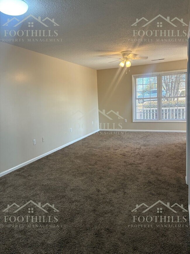 Building Photo - 101 Heatherbrook Ct