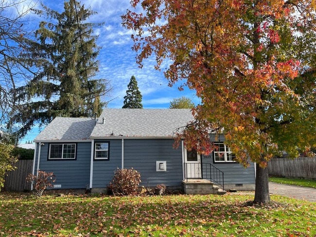 Building Photo - Charming Bungalow
