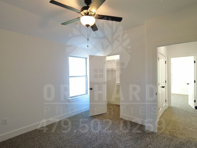 Building Photo - Siloam Springs- Single-Family Home- Beauti...