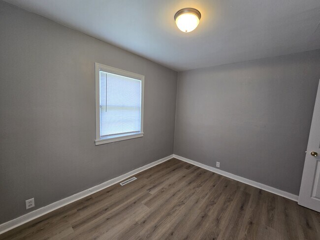 Building Photo - 602 Logan Ave