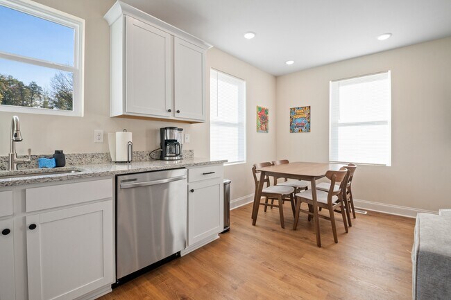 Building Photo - 24 Sawyer St