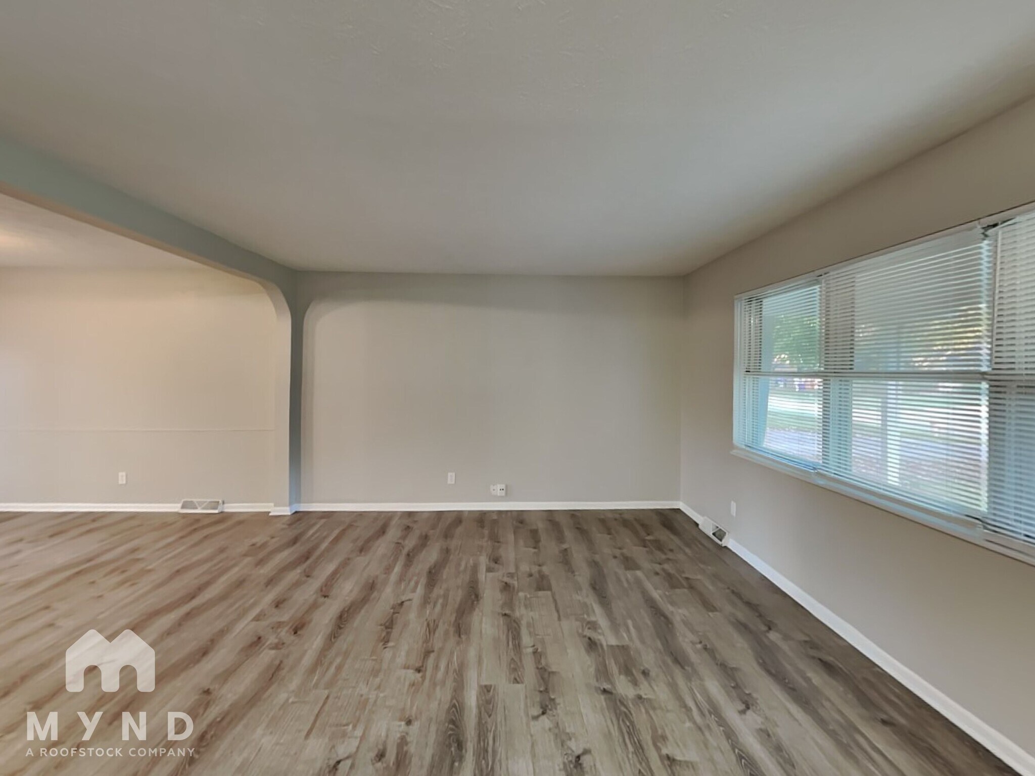 Building Photo - 1853 Tamarack Ct N