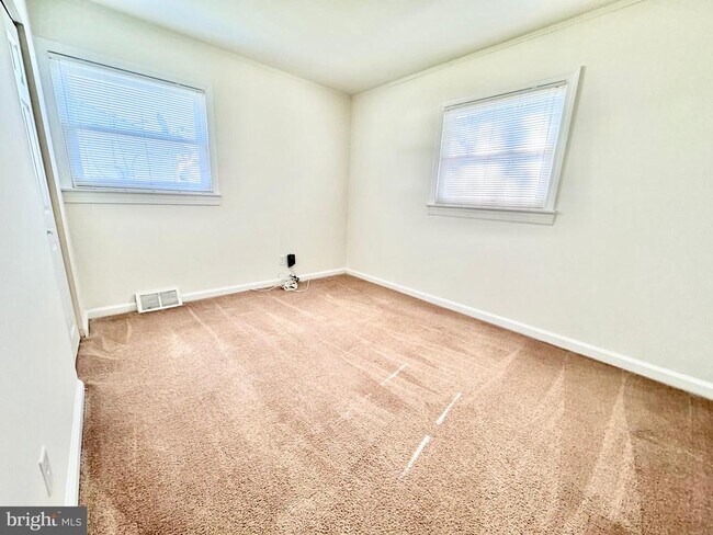 Building Photo - 218 Webbs Ln