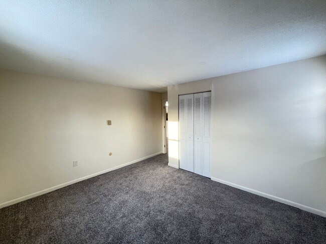 Building Photo - 177 Loudon Rd