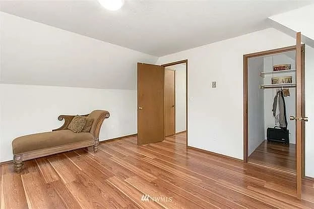 Building Photo - 2525 NE 95th St