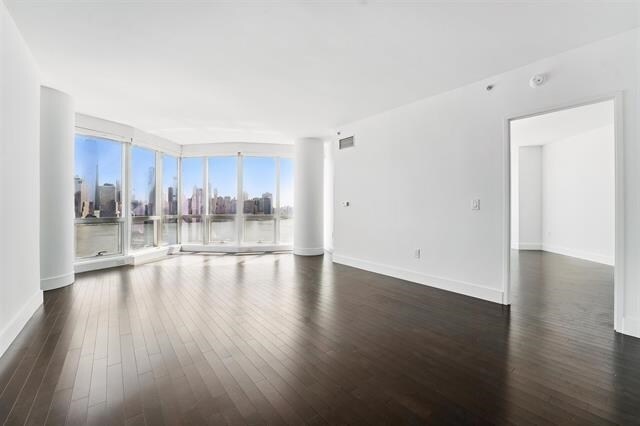Building Photo - 77 Hudson St