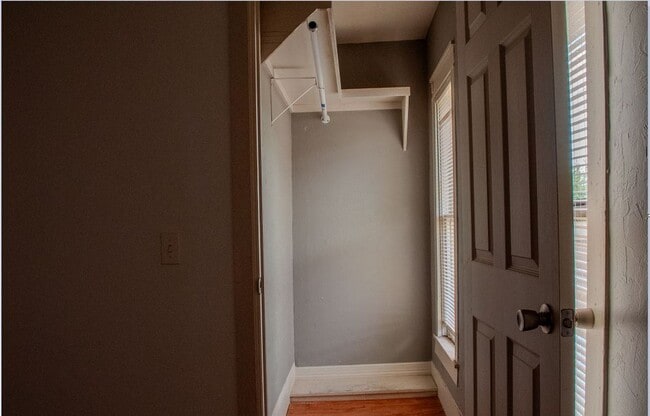 Building Photo - Must See 2-Bedroom Home!!