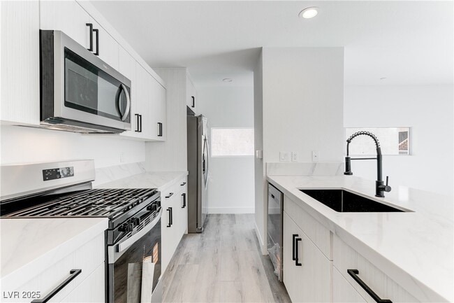 Building Photo - 254 Tower St