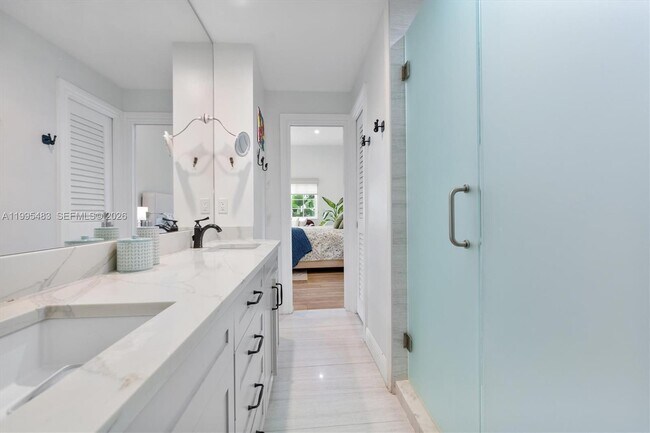 Building Photo - 9636 NE 5th Avenue Rd