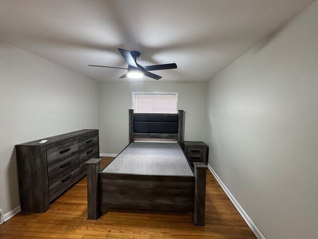 Building Photo - Charming 3BR Ground Floor Unit in South Euclid