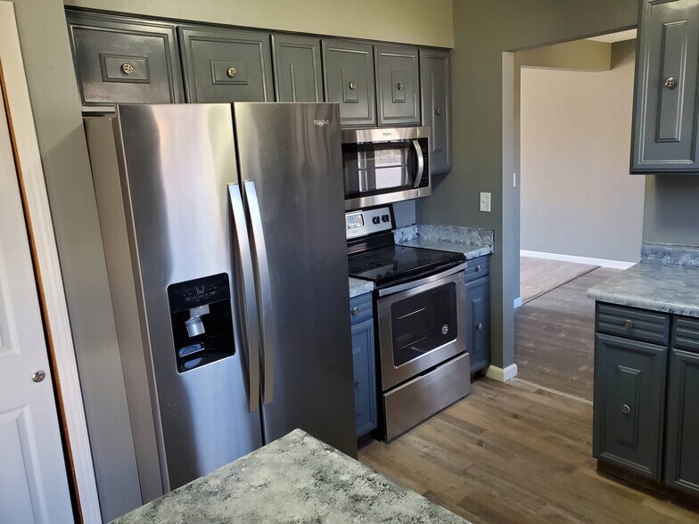 Building Photo - 418 SE 8th St