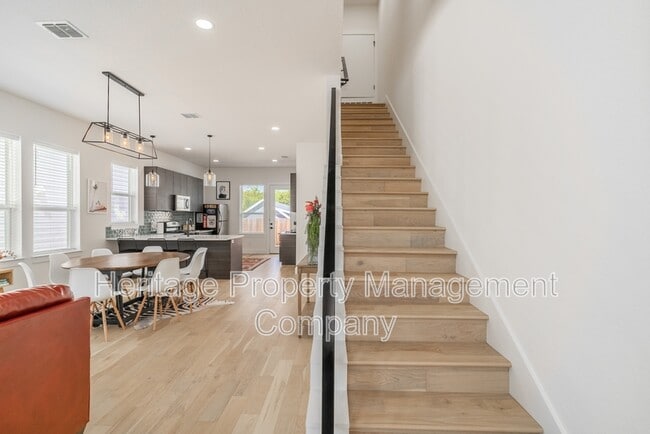 Building Photo - 719 Eleanor Ave