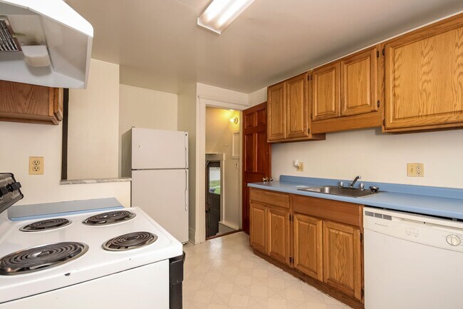 Building Photo - 1344 Wilmot Ct