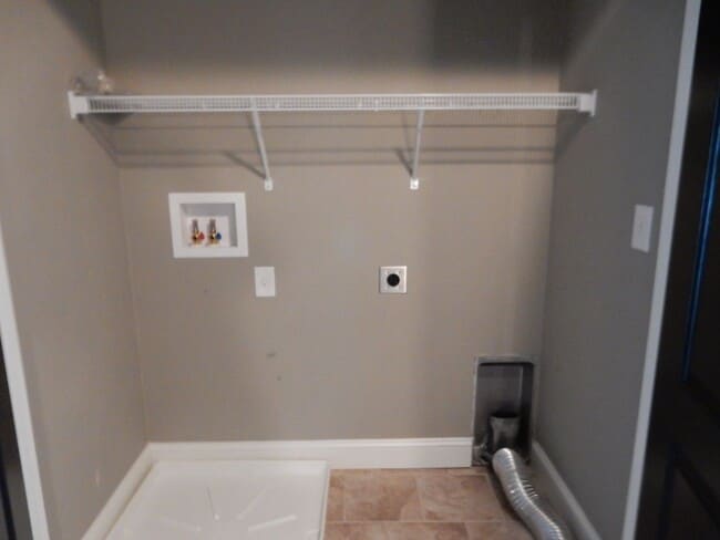 Building Photo - Like New Townhome in Old SW! Close to Cari...