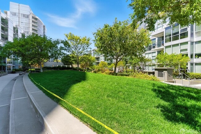 Building Photo - 420 Mission Bay Boulevard North