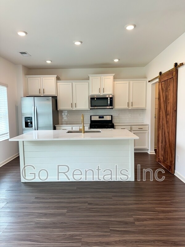 Building Photo - 236 Park View Cir