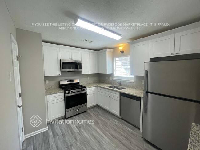 Building Photo - 1415 Oak Knoll Dr NE