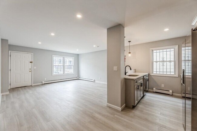 Building Photo - 260 Randolph Ave