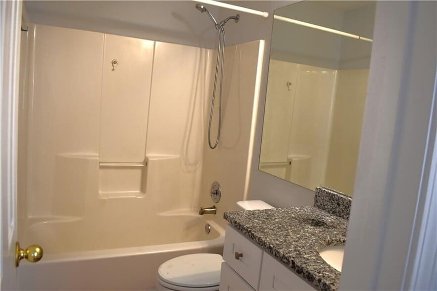 Building Photo - 2722 Albion Farm Way