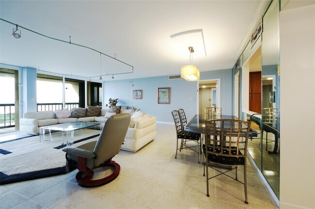 Building Photo - 2480 Presidential Way