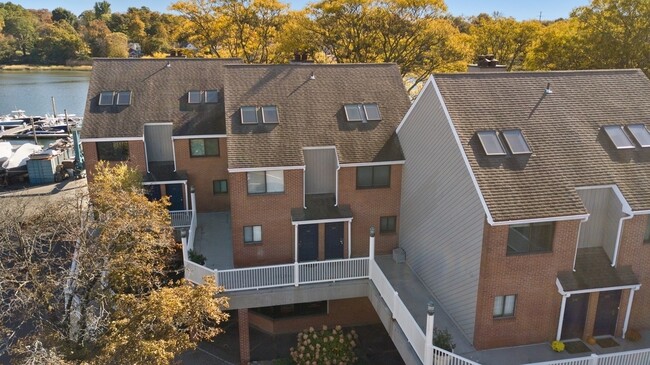 Primary Photo - 7 River Rd