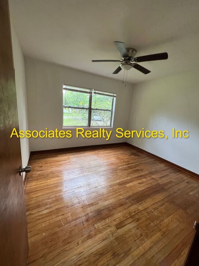 Building Photo - Great NW Location!
