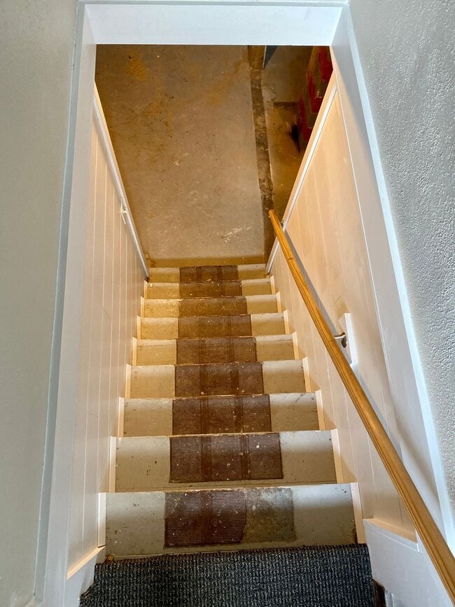 Building Photo - Charming 3 bed 1 bath House with Tons of Updates and Private Backyard!