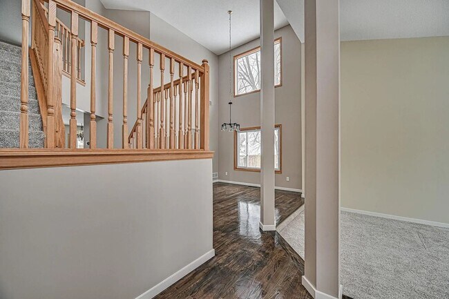 Building Photo - Spacious 4-Bed 4-Bath Home in Buffalo - Available 7/1!