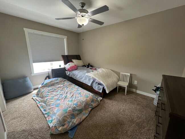 Building Photo - Beautiful 5-bed, 3.5-bath Single Family Home!