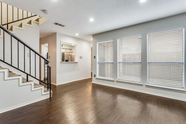 Building Photo - 2809 Meadow Park Dr