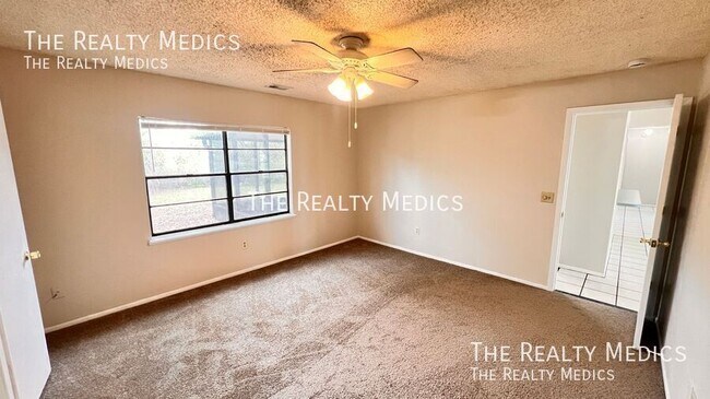 Building Photo - 3257 Dudley Dr