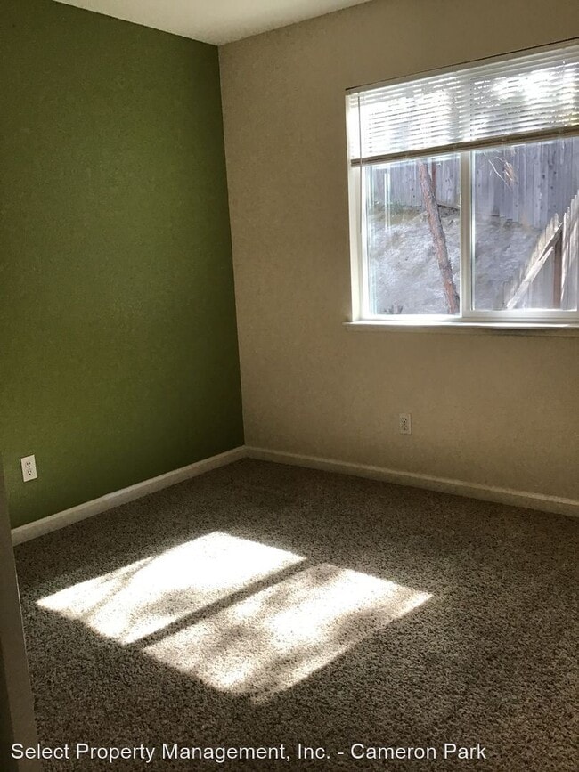 Building Photo - 3 br, 2.5 bath House - 4006 Wimbledon Drive