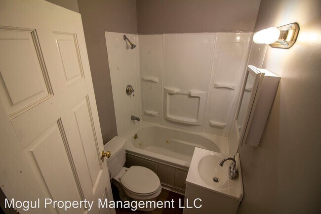 Building Photo - 2 br, 1 bath House - 4058 E Iowa Ave