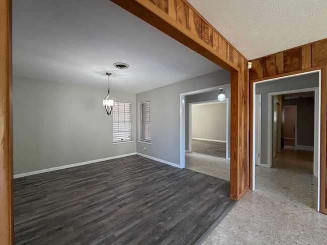 Building Photo - 749 Burkshire Dr