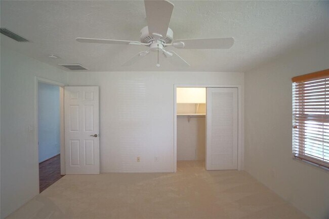 Building Photo - 705 Spanish Main Dr