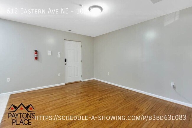 Building Photo - Renovated apartment with Wifi included. FI...