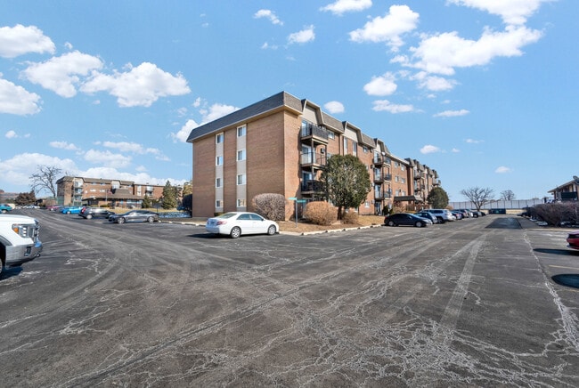 Building Photo - 2300 Beau Monde Terrace