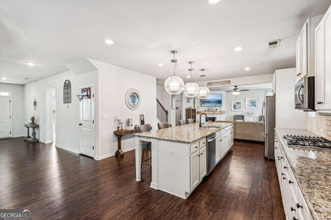 Building Photo - 5545 Mirror Lake Dr