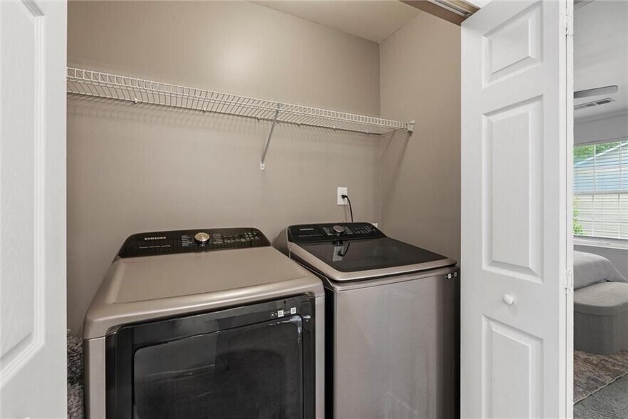 Building Photo - 6720 Stoneleigh Way