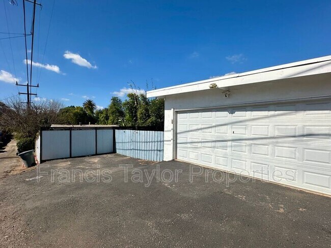 Building Photo - 441 E 7th Ave