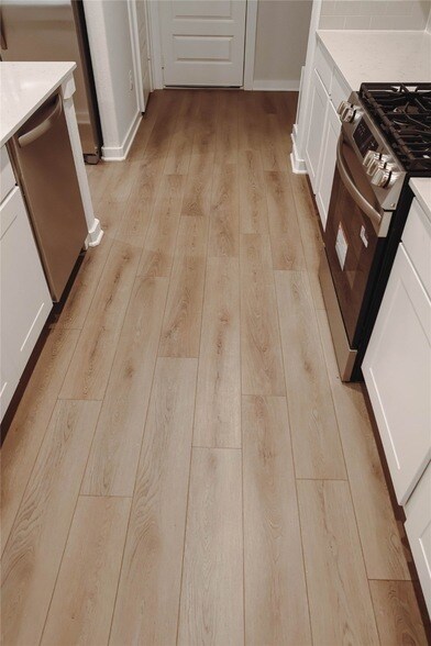 Building Photo - 16 Courageous Side Way