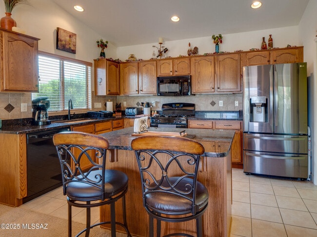 Building Photo - 61736 E Oakwood Dr