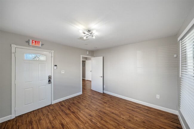 Building Photo - 2009 N Durham Dr